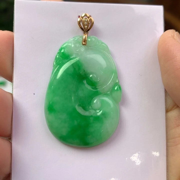 翡翠18K金镶嵌颈饰翡翠吊坠