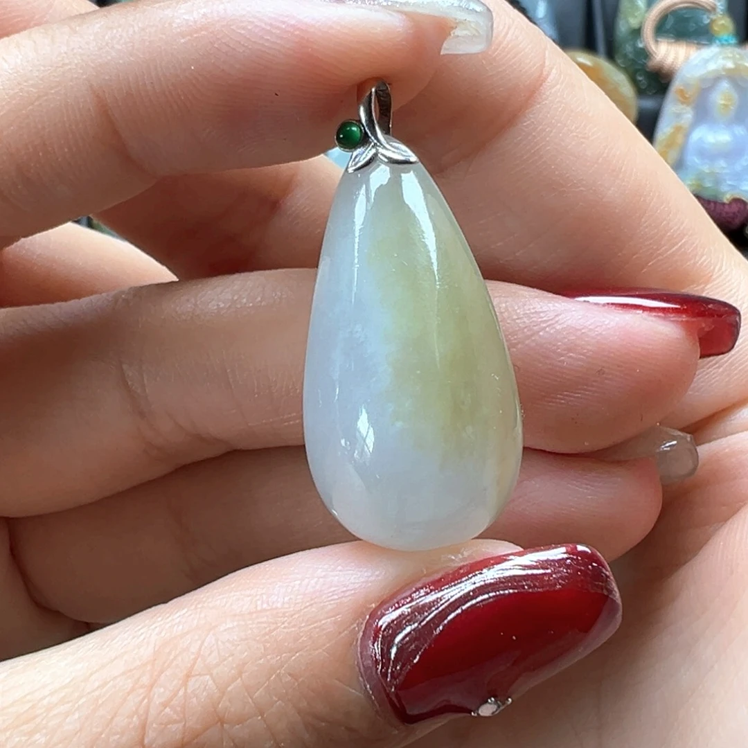 翡翠颈饰18K金镶嵌瓜