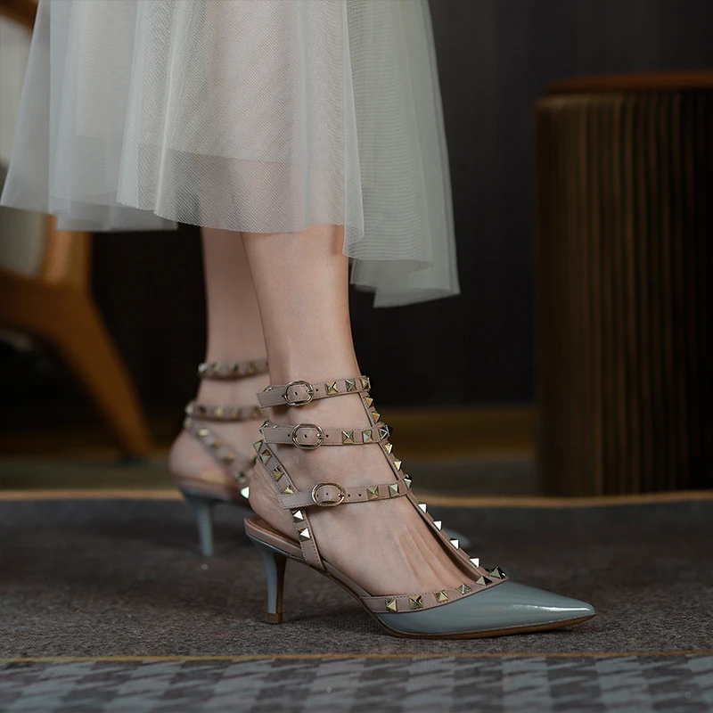 2025上新三环铆钉尖头高跟鞋T带柳丁细跟绑带羊皮凉鞋高能感婚鞋