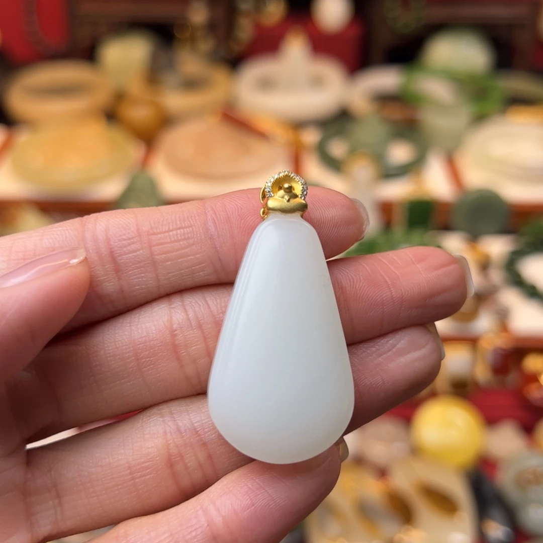 和田玉挂件18K金镶嵌