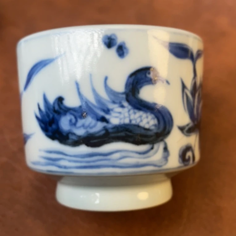 仿元鸳鸯莲池纹小杯
