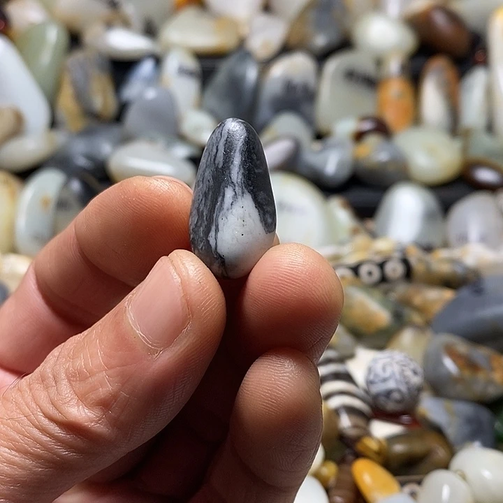 和田玉未镶嵌颈饰黑白分明善恶分明吊坠