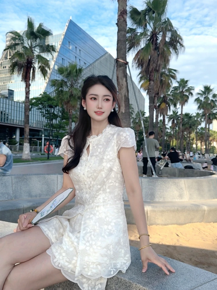 《梦溪洛花》2025夏季新款复古蕾丝刺绣设计师重工时尚上衣+短裤