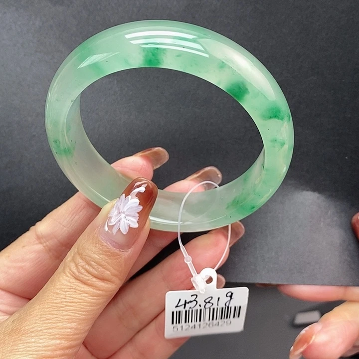 帕***斯石英质玉未镶嵌手镯