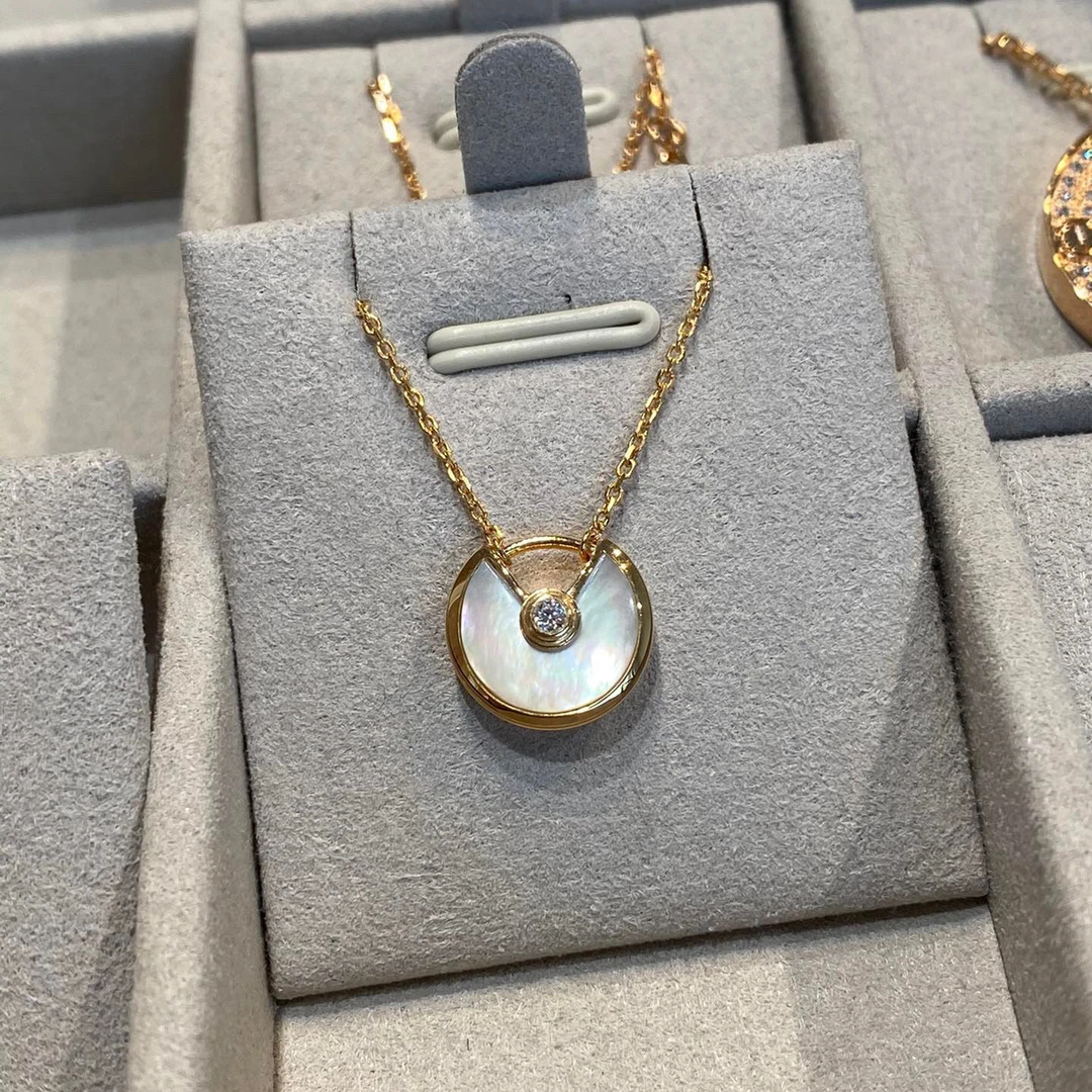 18K金圆形窗花时尚项链A05