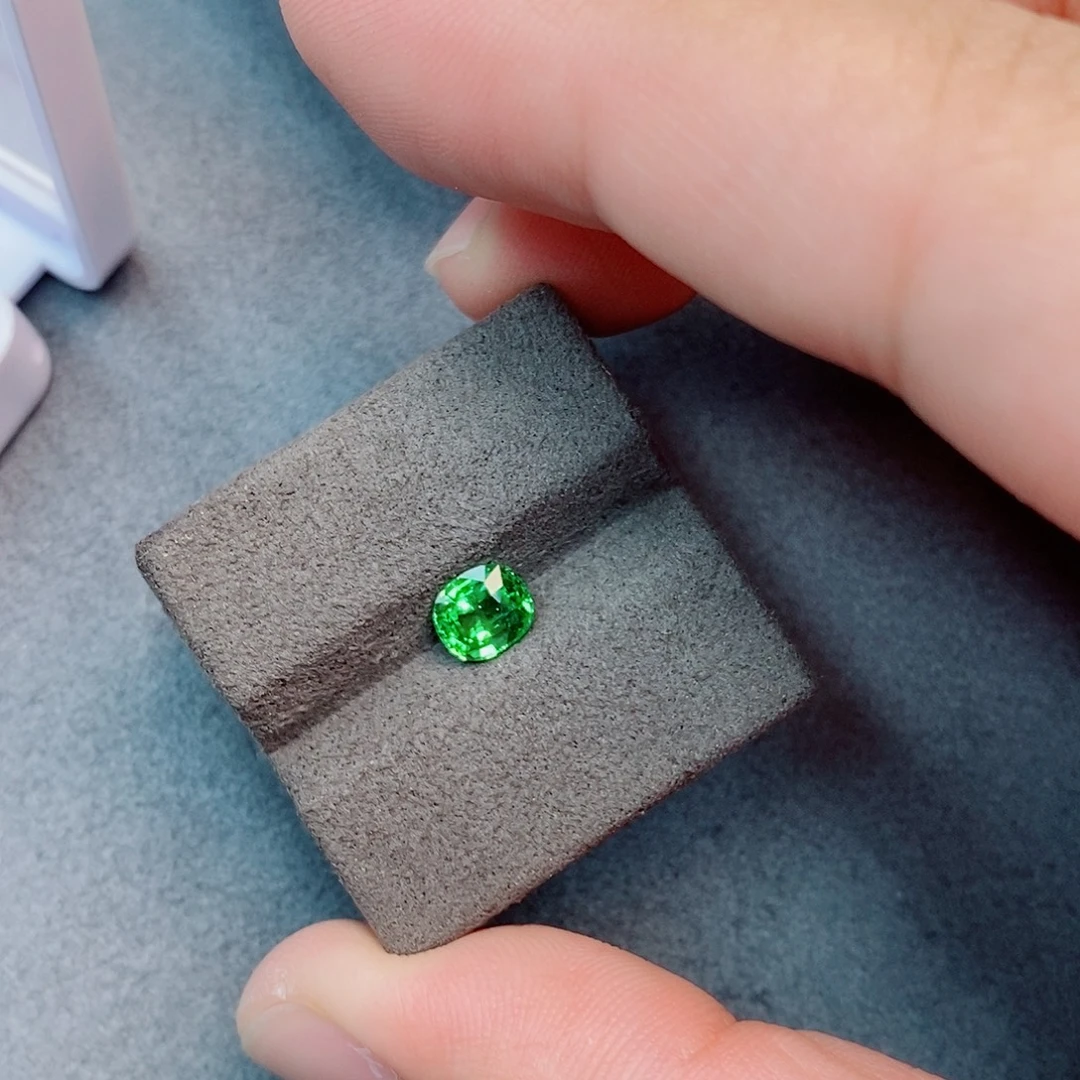 未镶嵌石榴石（沙弗莱）珠宝半成品1.03ct 吉尔德 薄荷绿