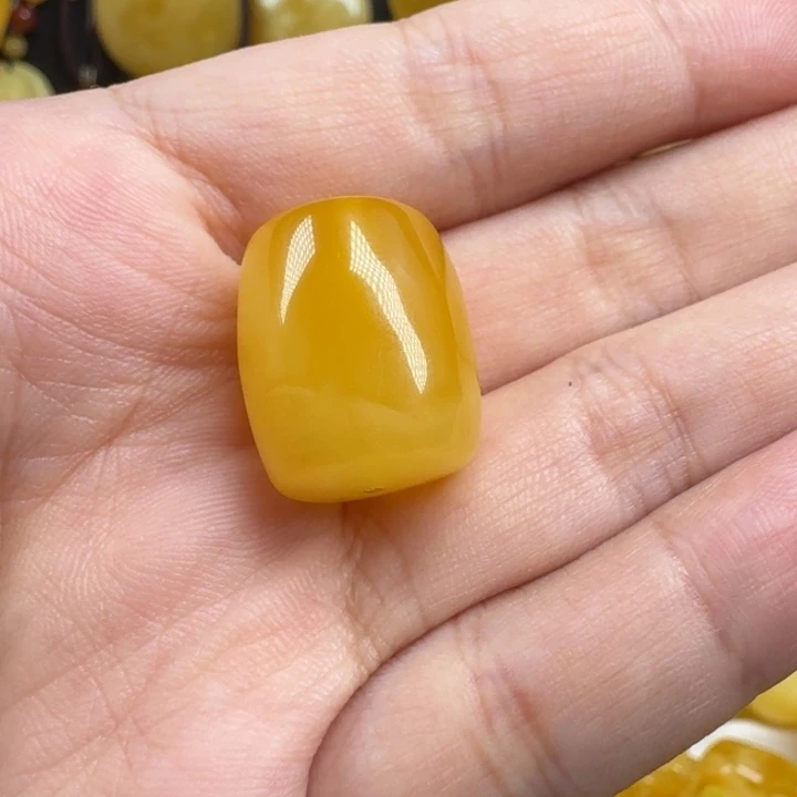 蜜蜡未镶嵌珠宝奇石