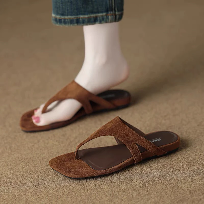 平底夹脚人字拖鞋女夏外穿软底不累脚百搭赖人半拖海边度假沙滩鞋
