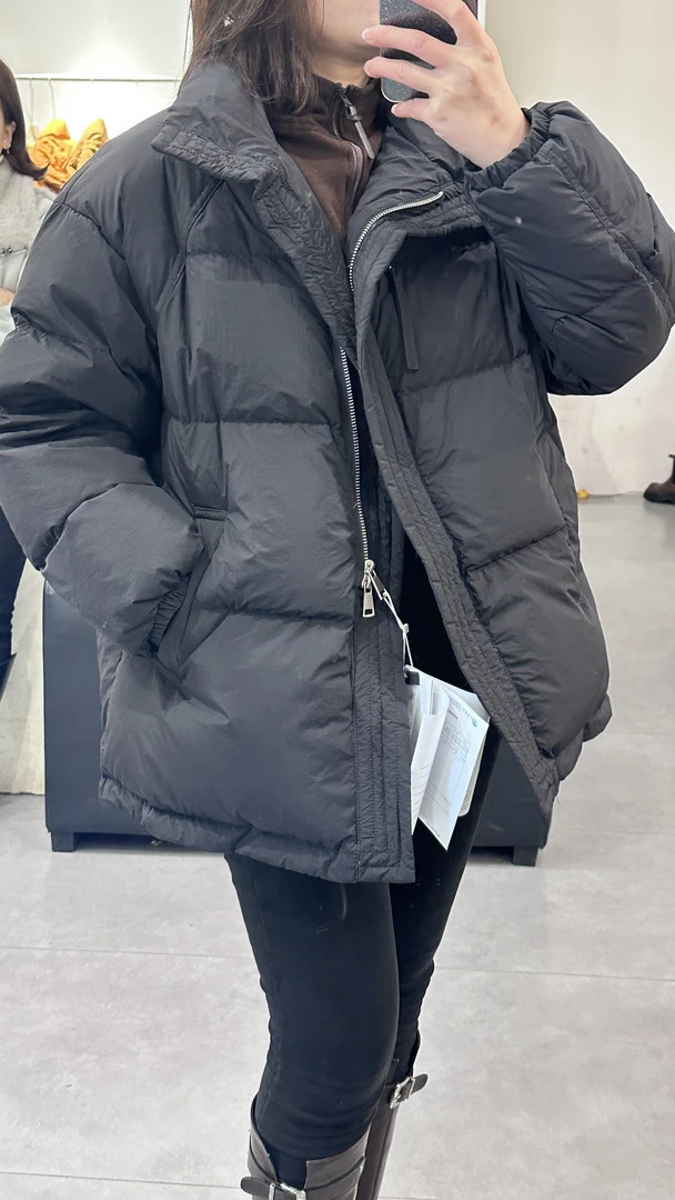 黑色洋气中长款羽绒服