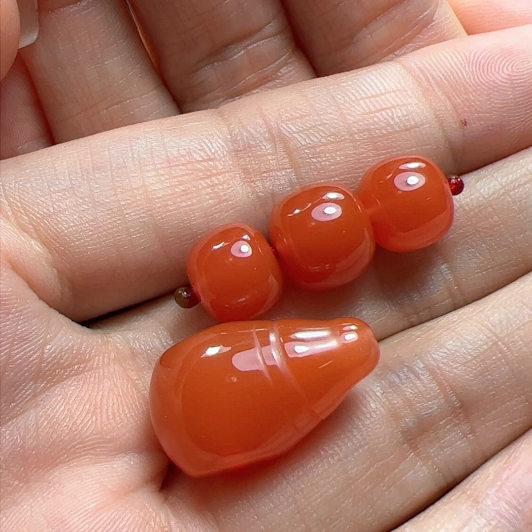 未镶嵌三通+珠子南红玛瑙R****e