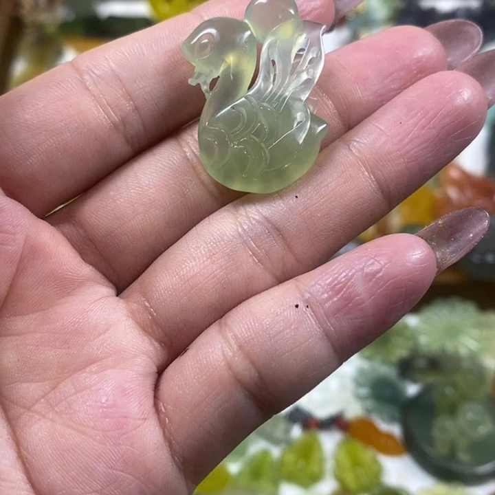 未镶嵌蛇纹石玉吊坠