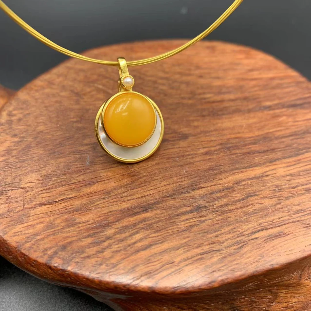 天然蜜蜡吊坠、经典百搭轻奢时尚大气701111#顺丰包邮