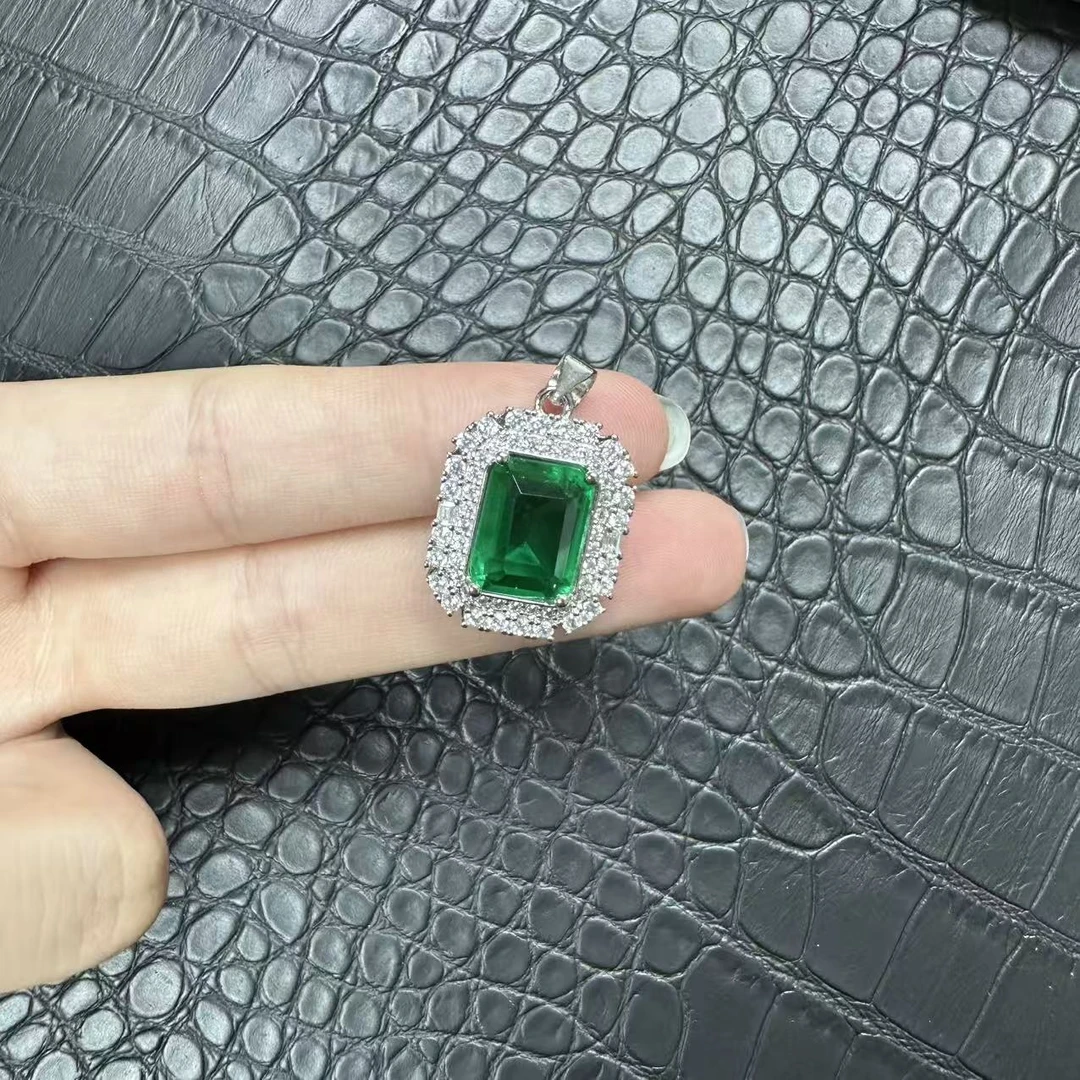 JDP1025阿鲁沙-典藏轻奢祖母绿-精工银镀厚金吊坠