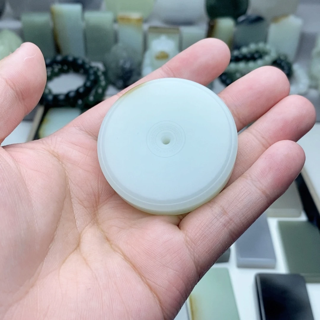 和田玉颈饰未镶嵌巷***?