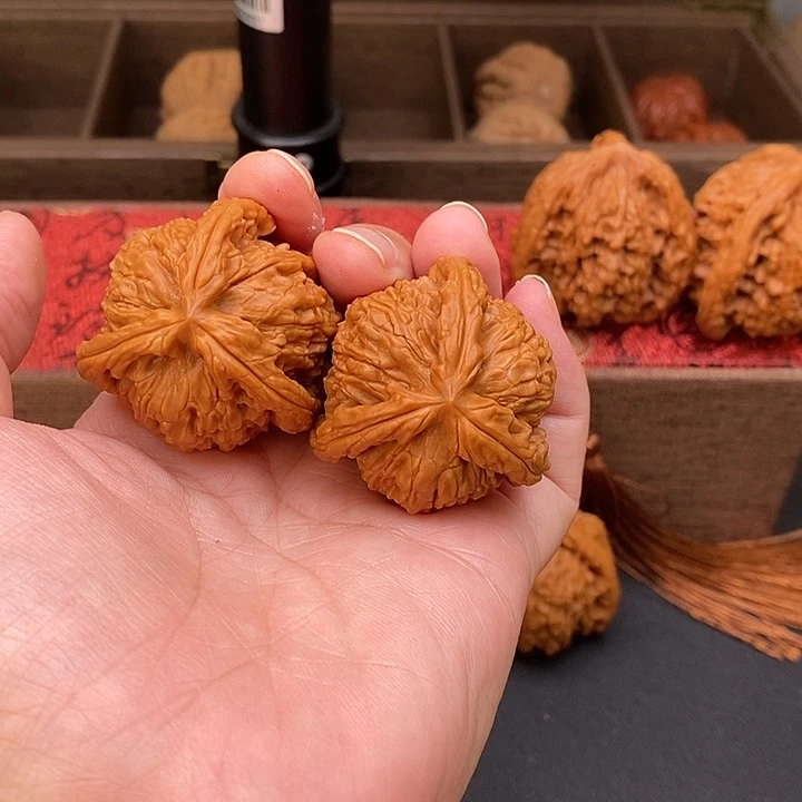 双***监文玩核桃把件白奔