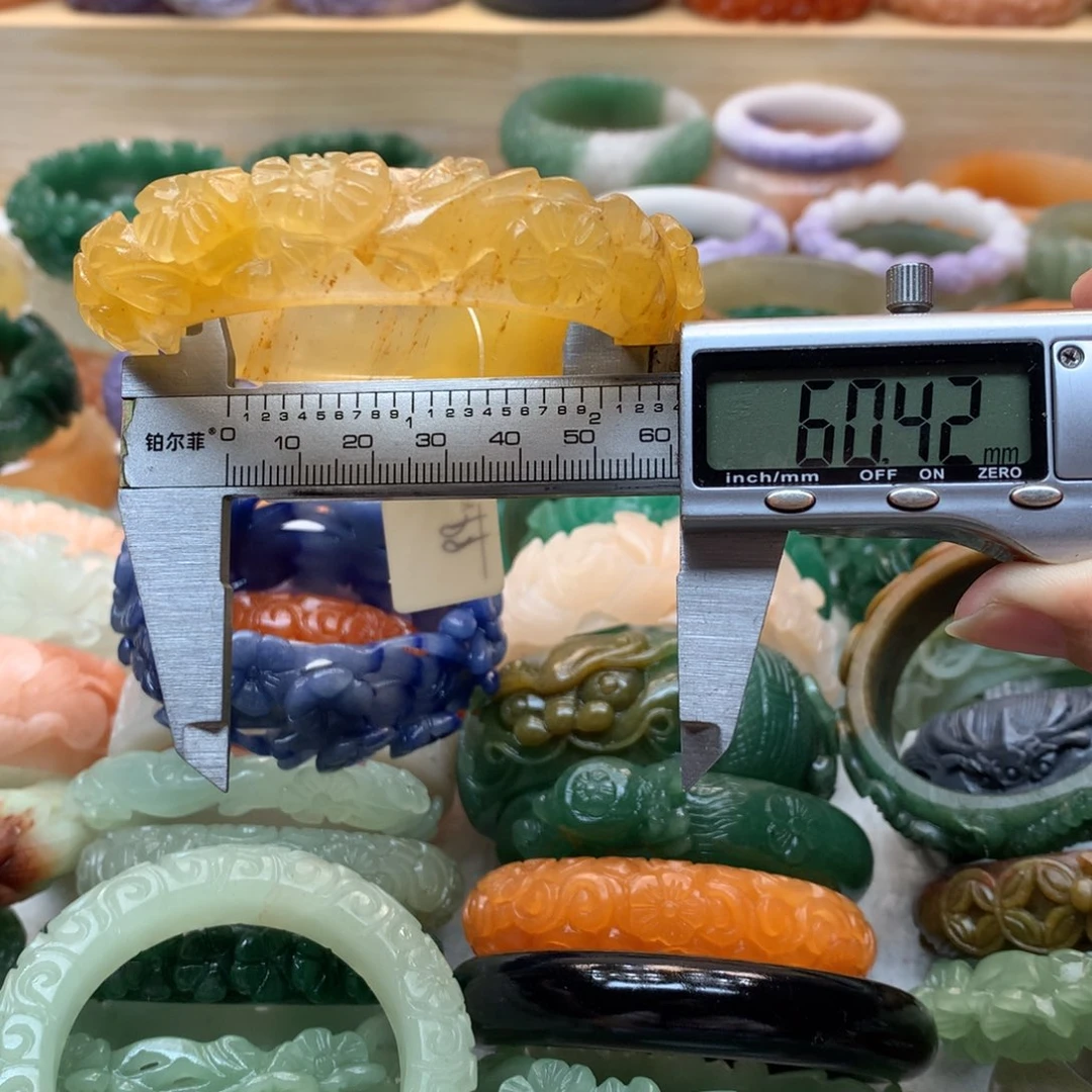 未镶嵌手镯石英质玉