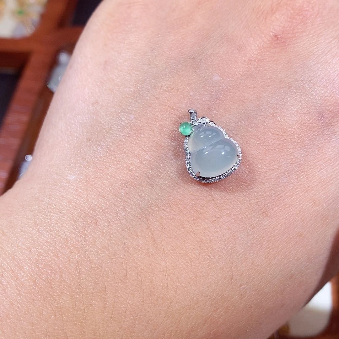 翡翠18K金镶嵌颈饰11111