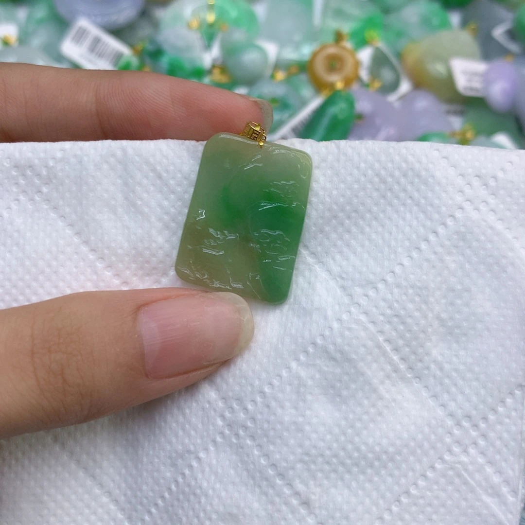 翡翠18K金镶嵌颈饰11111111111