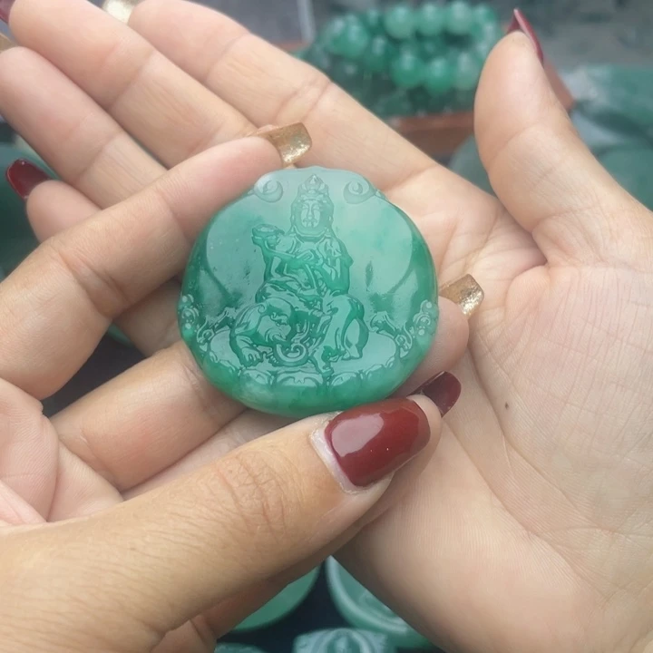 定制石英质玉未镶嵌扇*