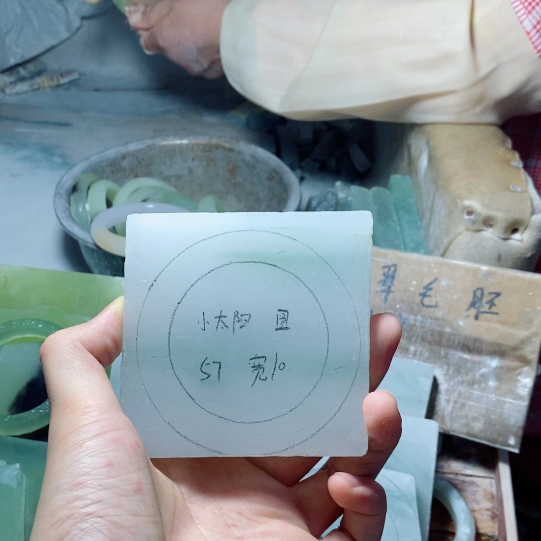 石英质玉手镯未镶嵌小***?定制