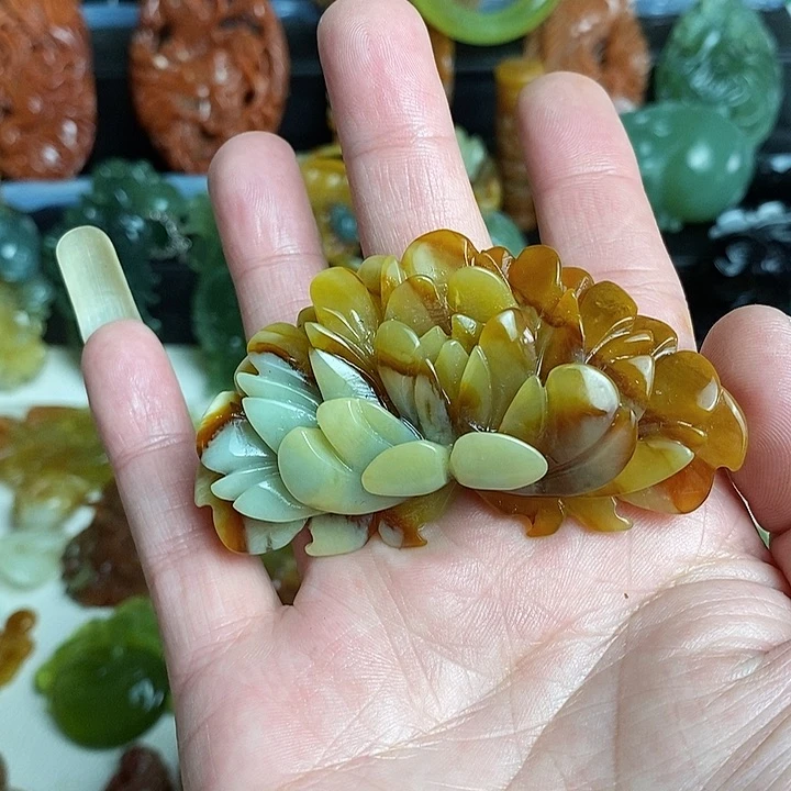 未镶嵌蛇纹石玉颈饰