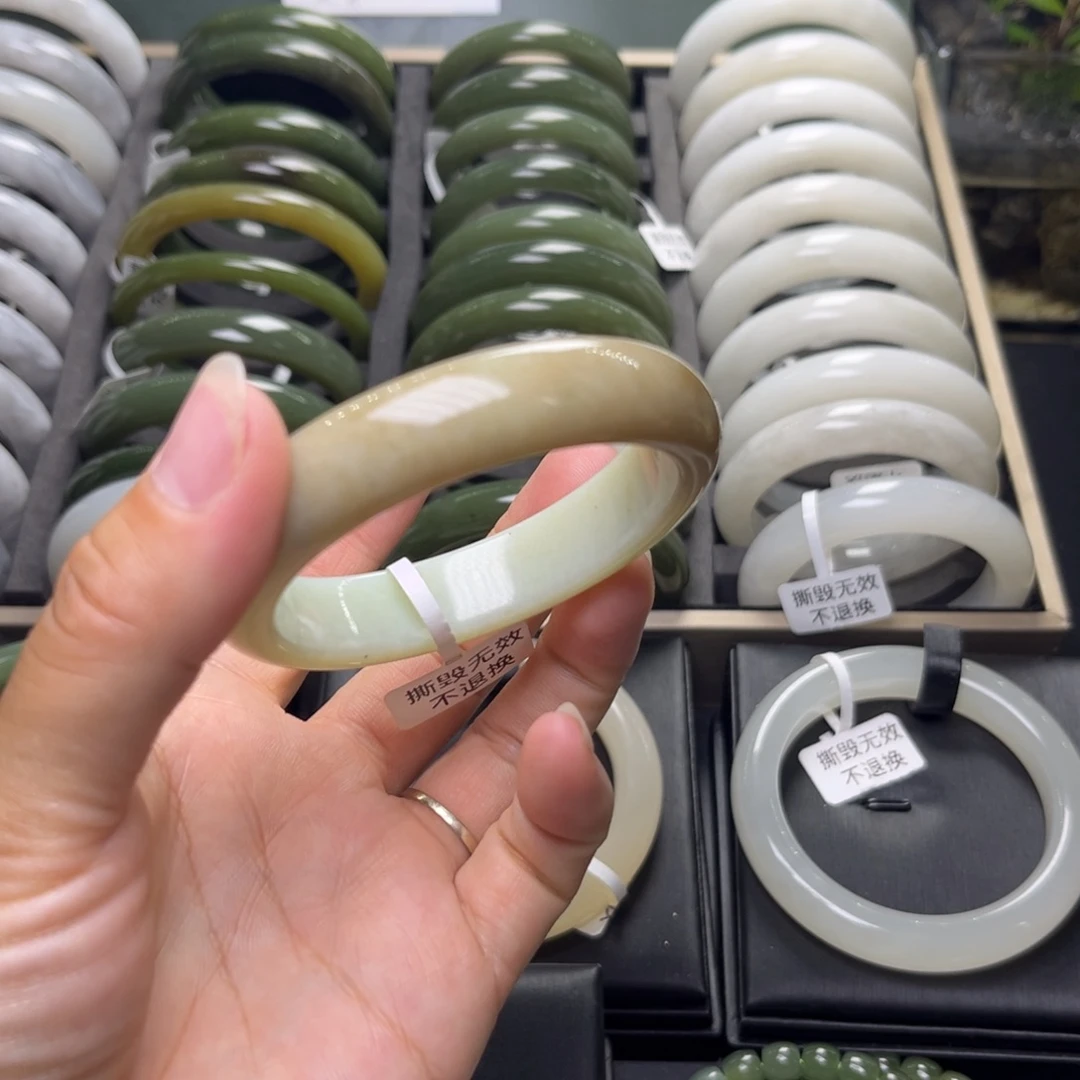 未镶嵌手镯和田玉