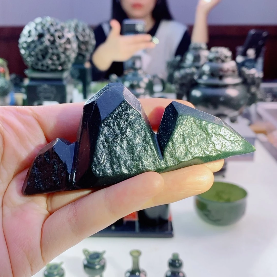 未镶嵌和田玉（青玉）摆件