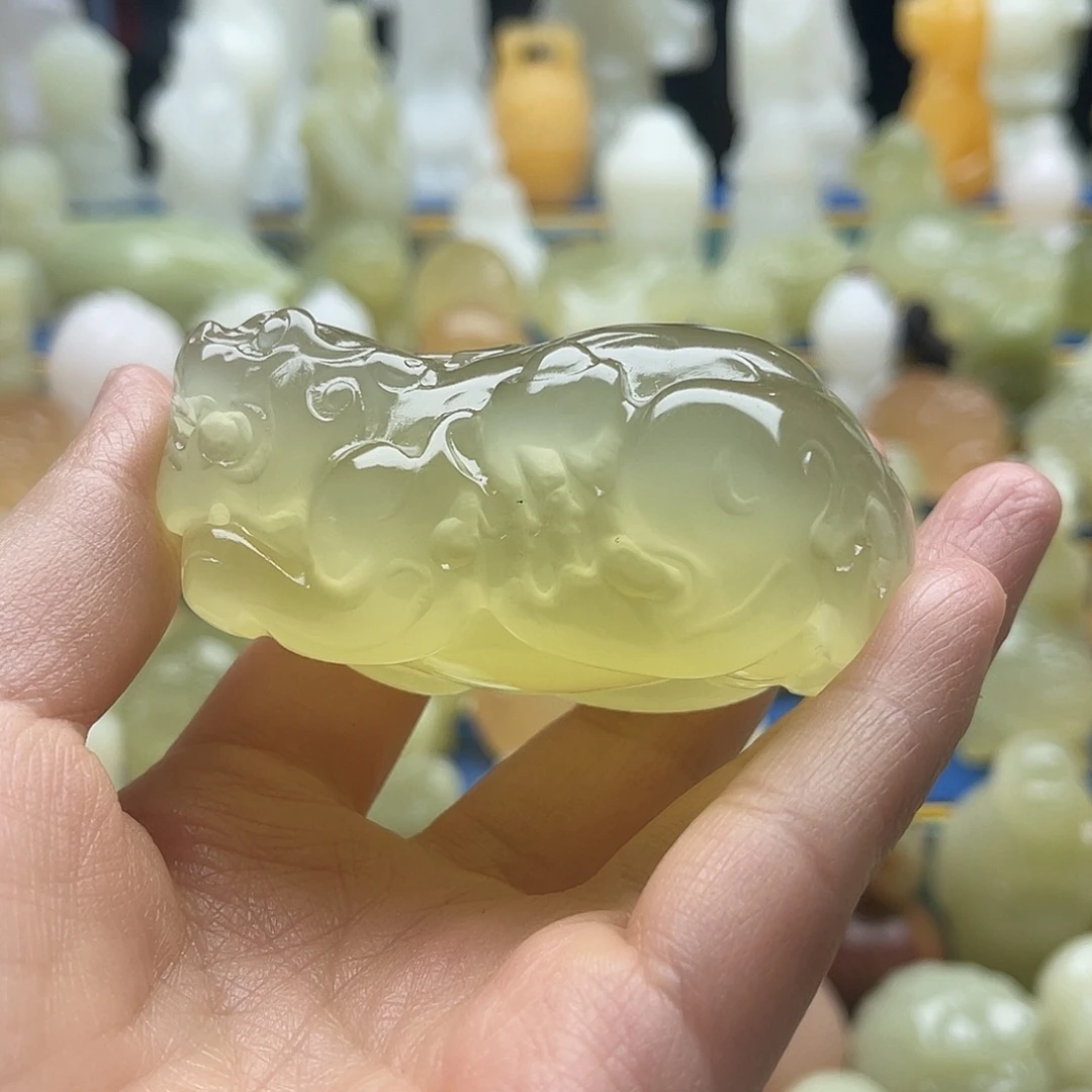 自***9玉天然昆仑山小摆件