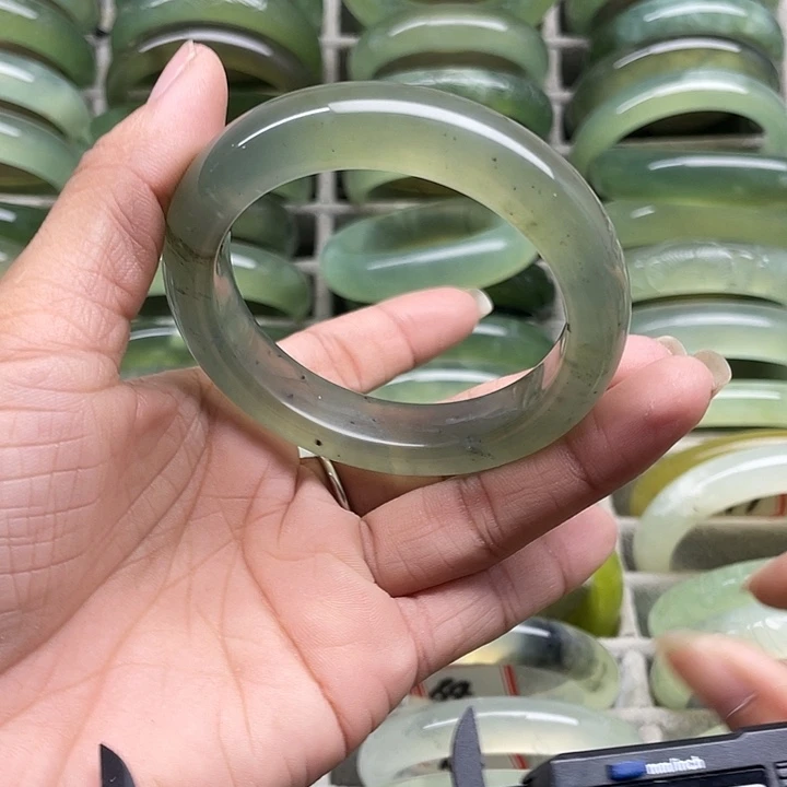 蛇纹石玉未镶嵌手镯67