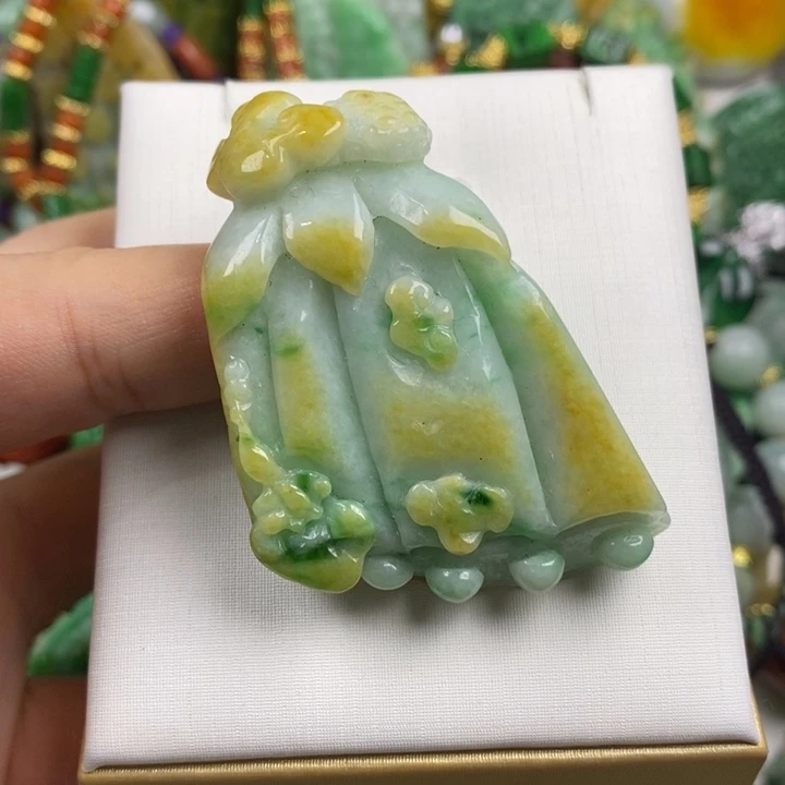 翡翠未镶嵌吊坠(赠链)