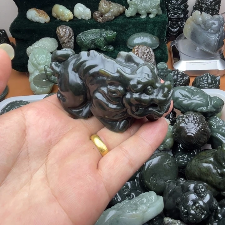 和田玉未镶嵌把件