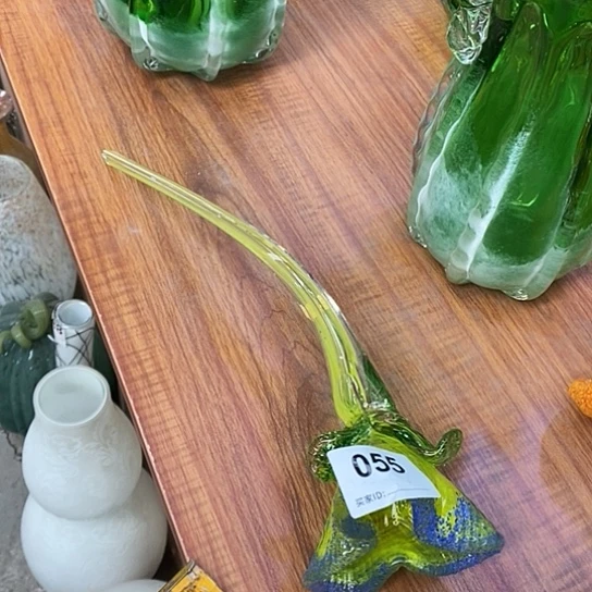 琉璃花瓶高30厘米宽6厘米