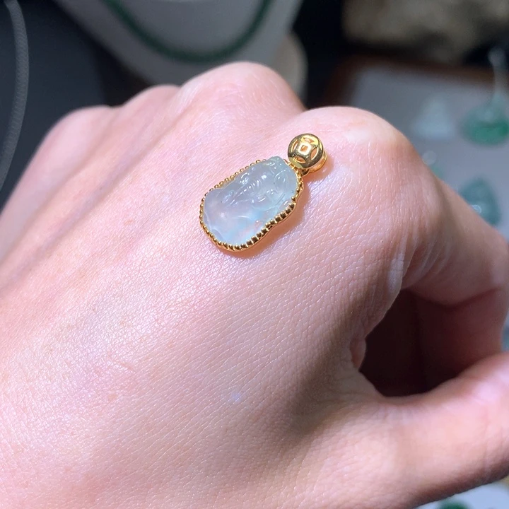 翡翠颈饰未镶嵌貔貅