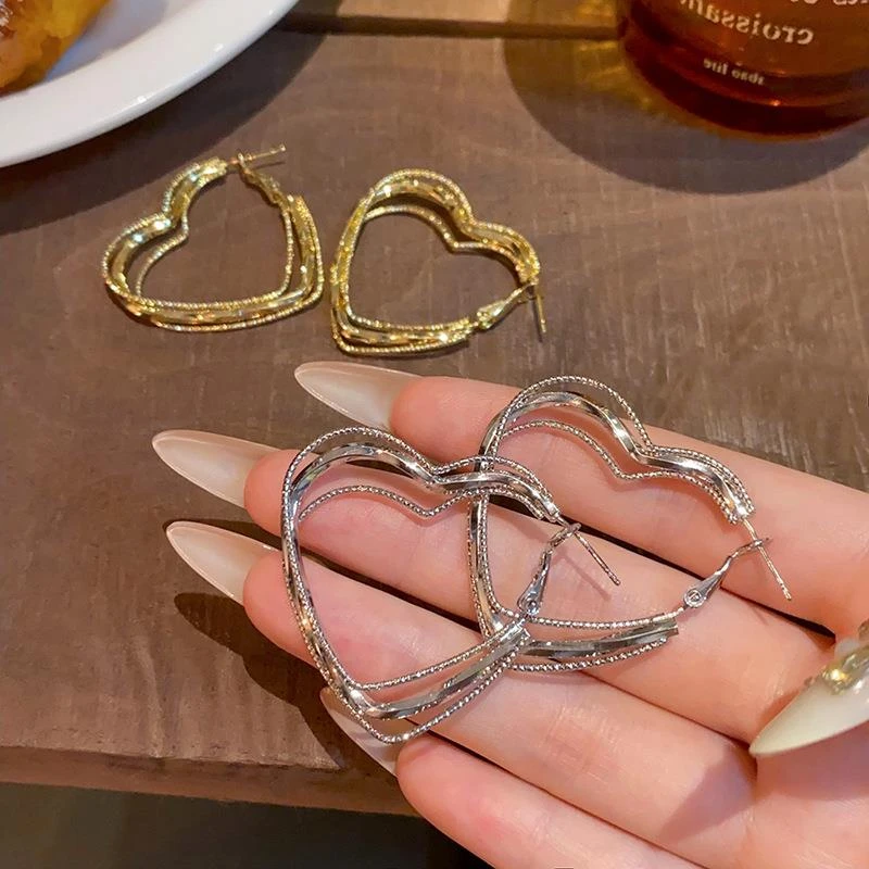 铜合金锆石耳饰 甜酷辣妹风爱心耳环女小众设计感夸张耳饰高级感