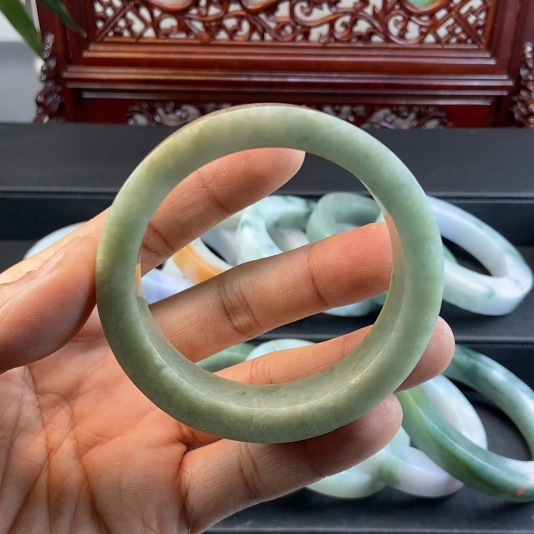 定制翡翠未镶嵌手镯定制