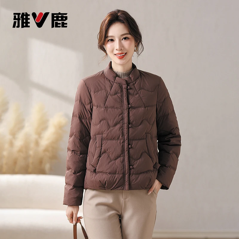 V/雅鹿国风纽扣小立领妈妈羽绒服女冬季新款时尚短款保暖外套