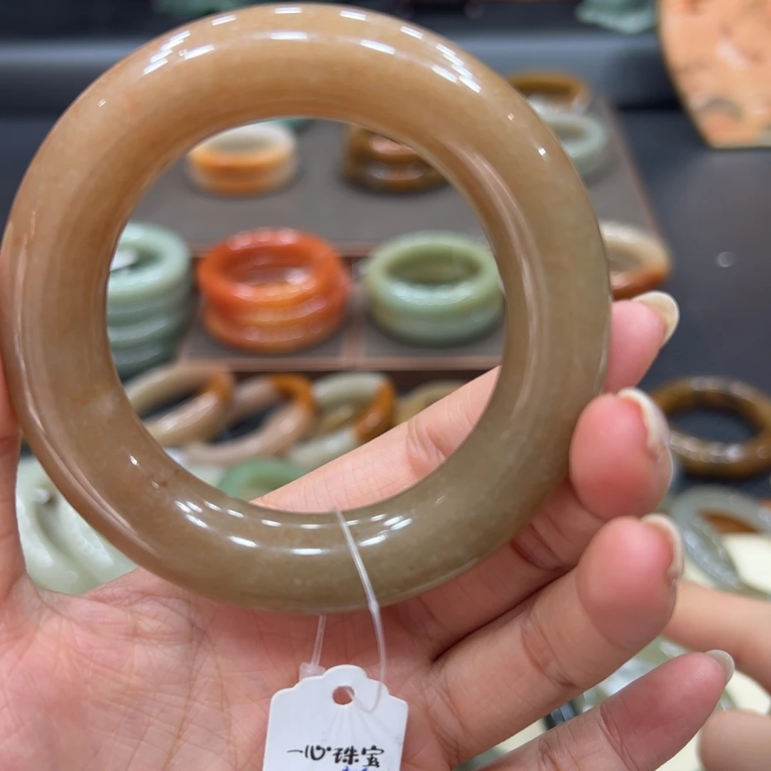 未镶嵌手镯石英质玉