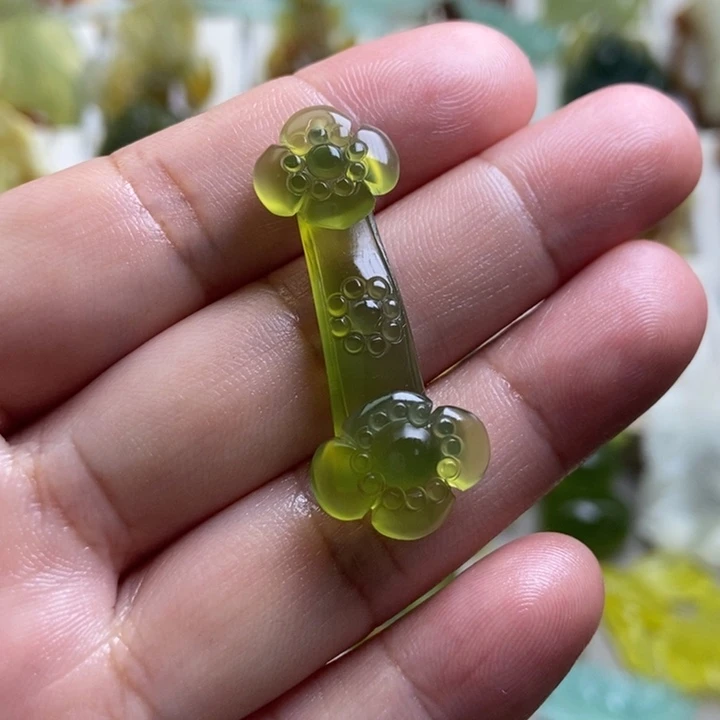 未镶嵌蛇纹石玉挂件