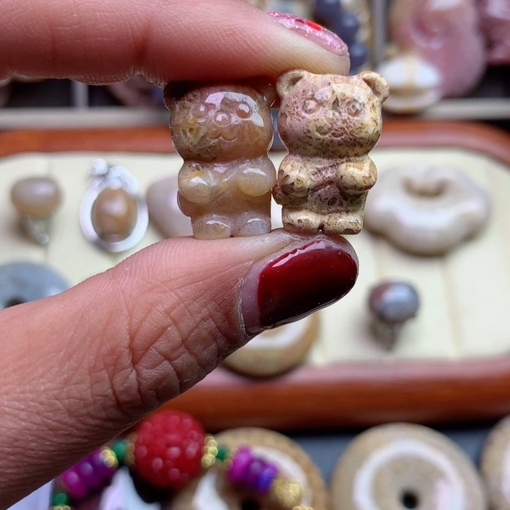 硅化珊瑚（珊瑚玉）颈饰未镶嵌