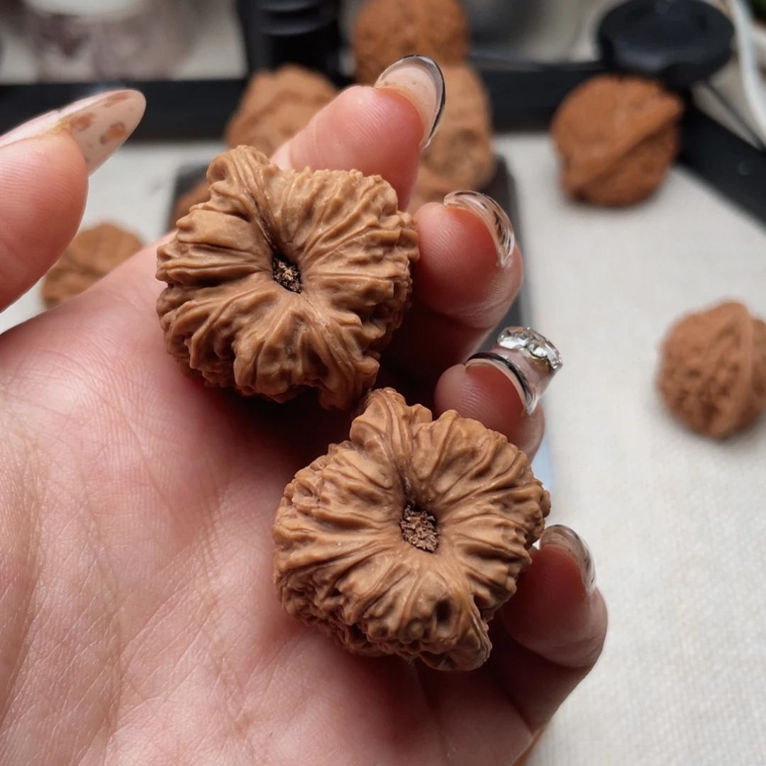 文玩核桃把件高炮凹底南疆石