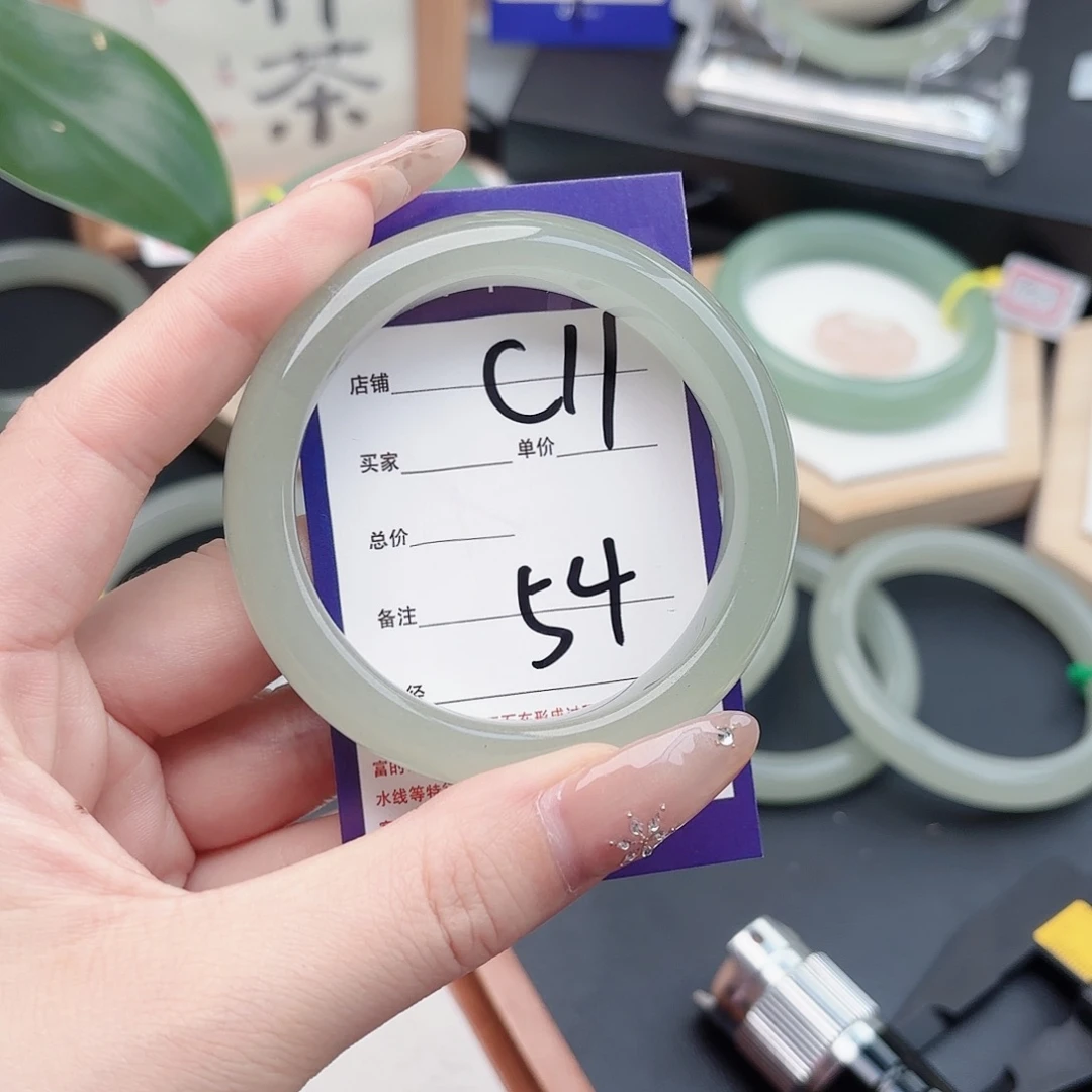 微***…石英质玉未镶嵌手镯