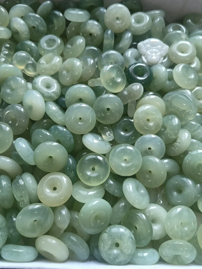 天然岫玉面包扣多样性发货