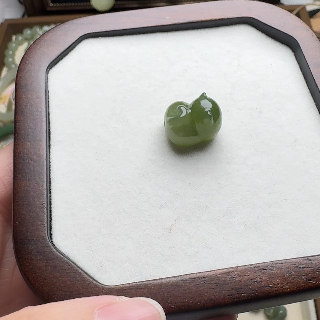 齐***y和田玉未镶嵌吊坠(不含链)湖水绿趴趴猫