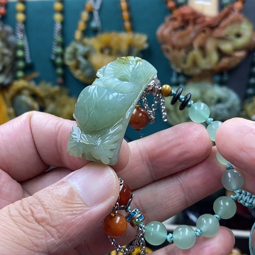 【闪购商品】蛇纹石玉未镶嵌手牌