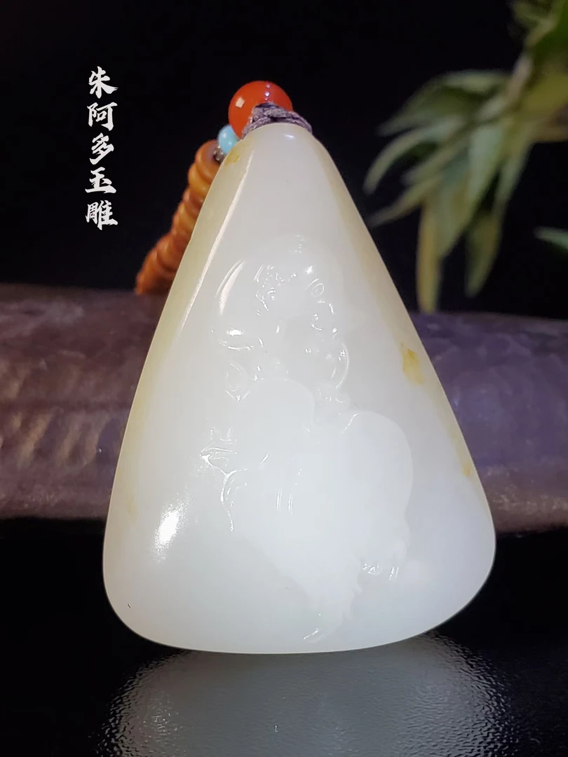 一夜封侯，人为毛孔皮，白密糯油润顶，工艺精致