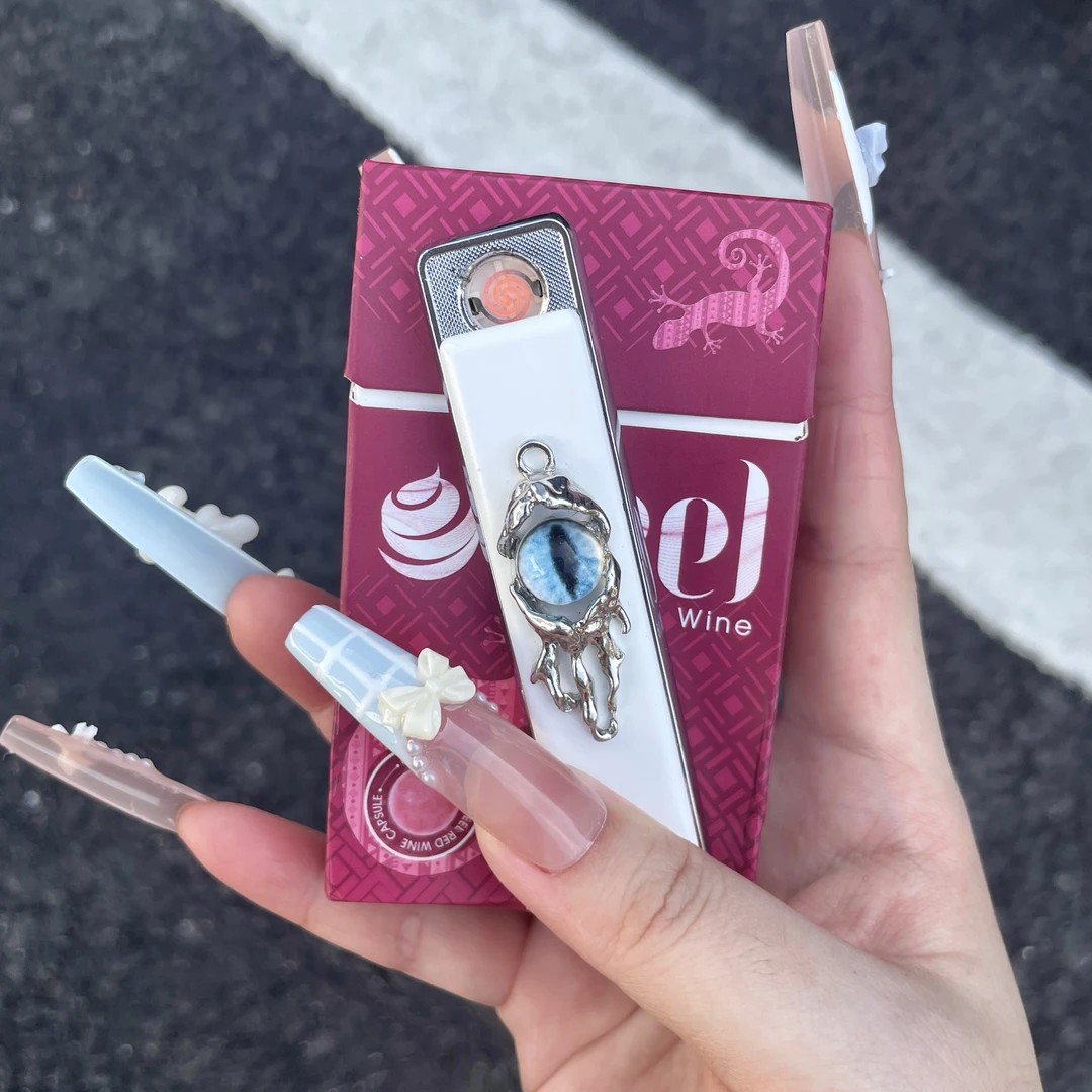 【新款】原创手作创意打火机金属质感钨丝静音充电打火机女生款高奢