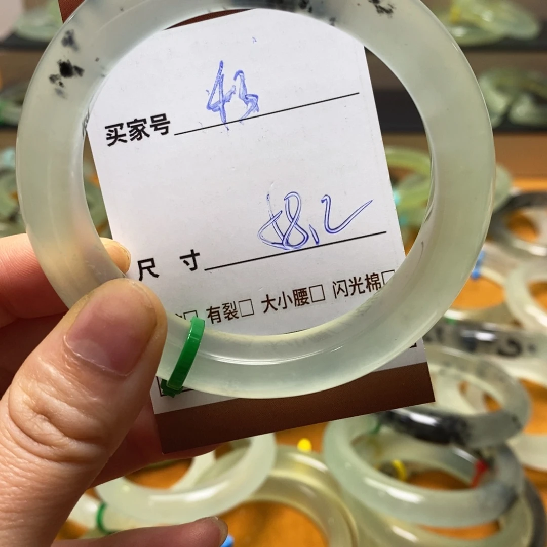 小***粥蛇纹石玉未镶嵌手镯