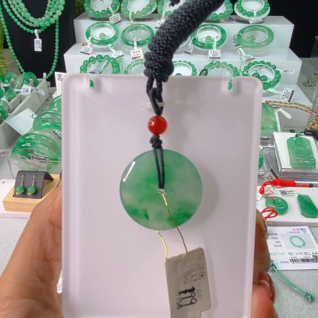 颈饰未镶嵌石英质玉