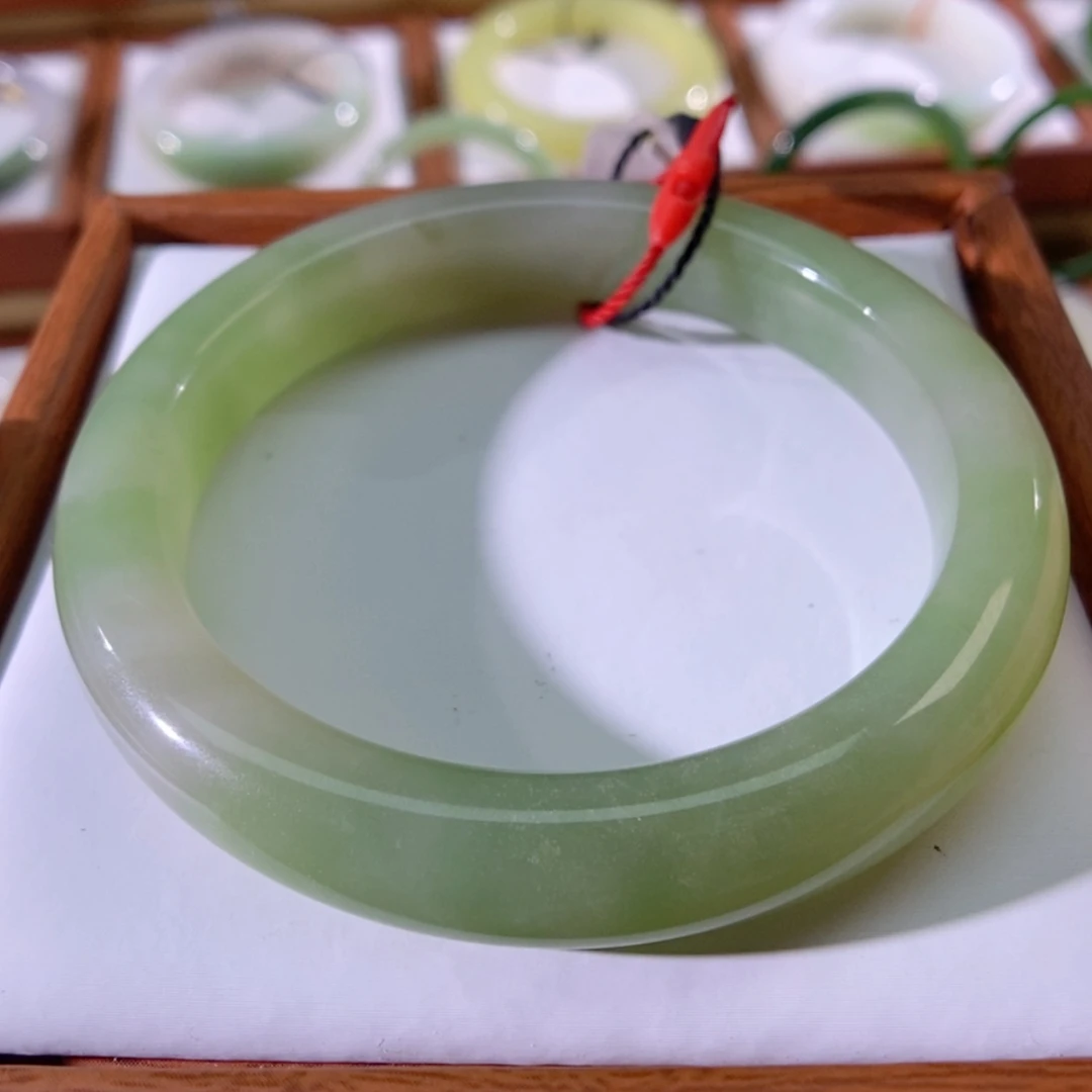 【闪购商品】未镶嵌手镯和田玉（翠青玉）