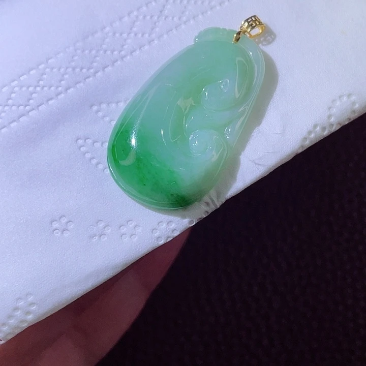 翡翠18K金镶嵌颈饰翡翠